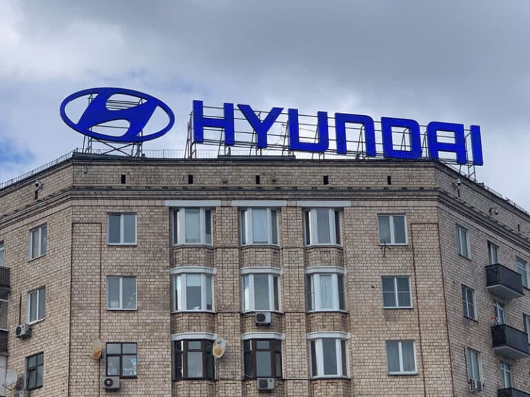 Крышная установка в Алматы для рекламы