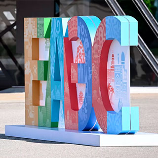 Заказать изготовление МАФа малой архитектурной формы для рекламы в Алматы