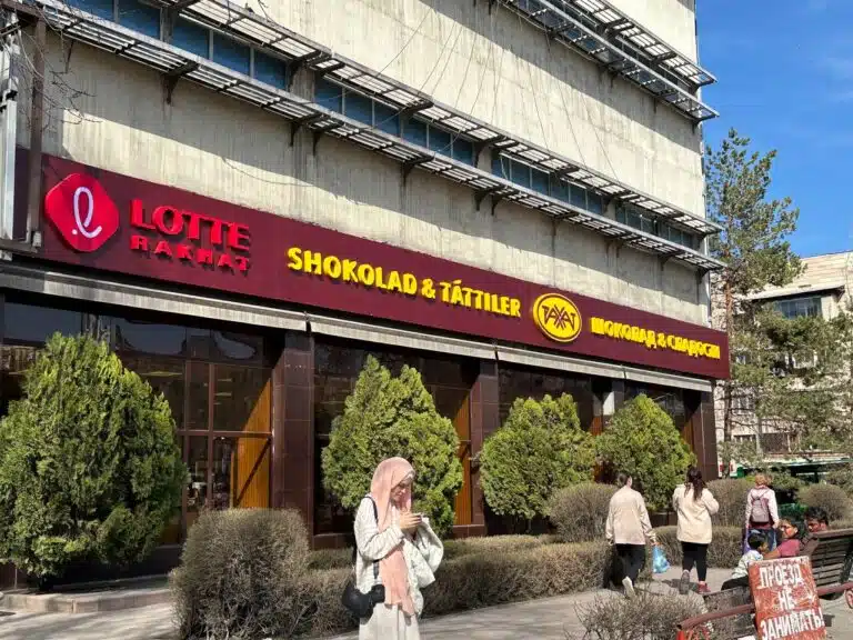 Объёмные буквы и лайтбокс для магазина Rahat Lotte