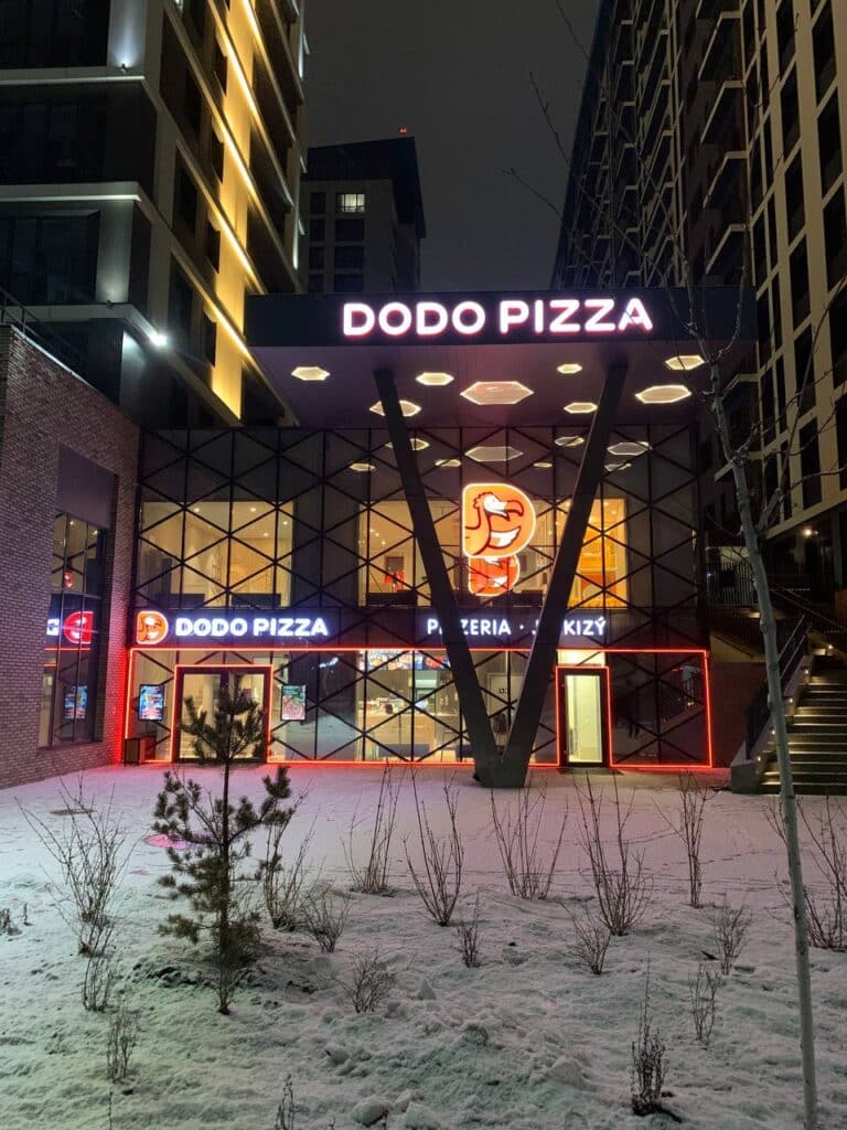 Неоновые вывески Dodo Pizza в Алматы