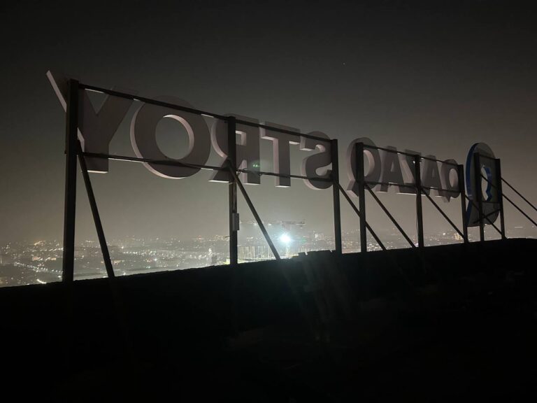 Крышная установка в Алматы для рекламы