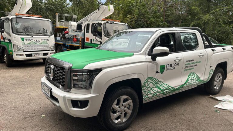 Брендирование пикапа Freedom Telecom в Алматы